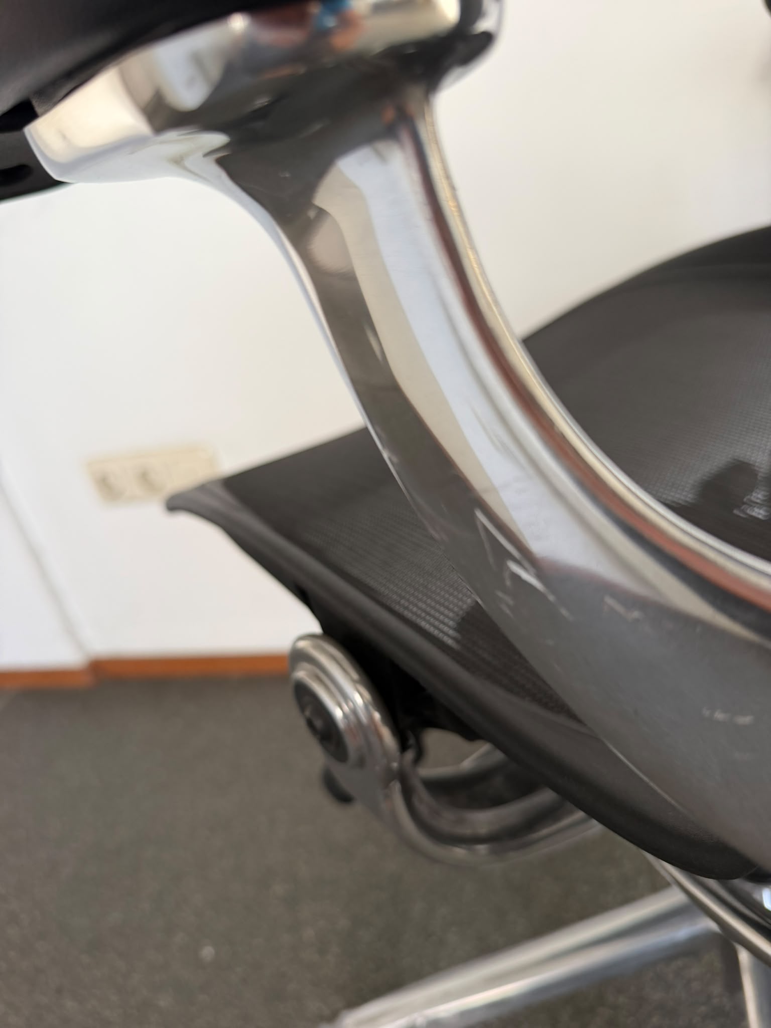 Herman Miller Aeron Remastered Onyx Polished C - 001 